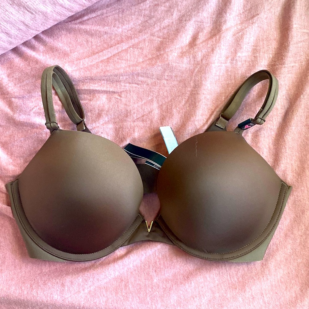 NWT Victoria’s Secrets bra 34D